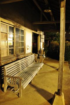 肥前長野駅の夜(3)