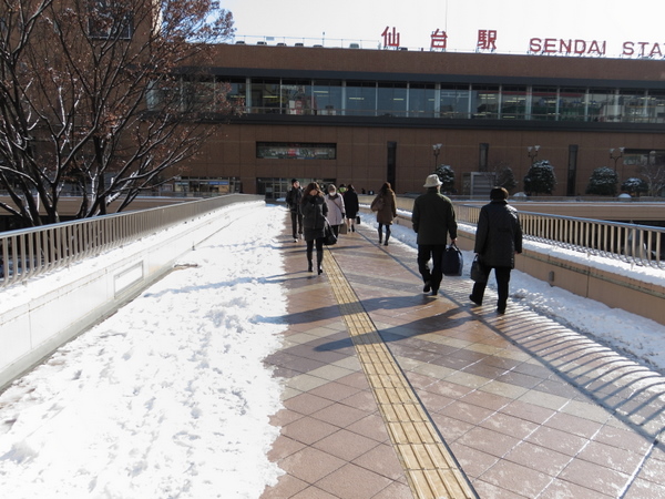 雪の仙台駅