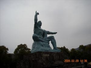 平和公園の平和記念像